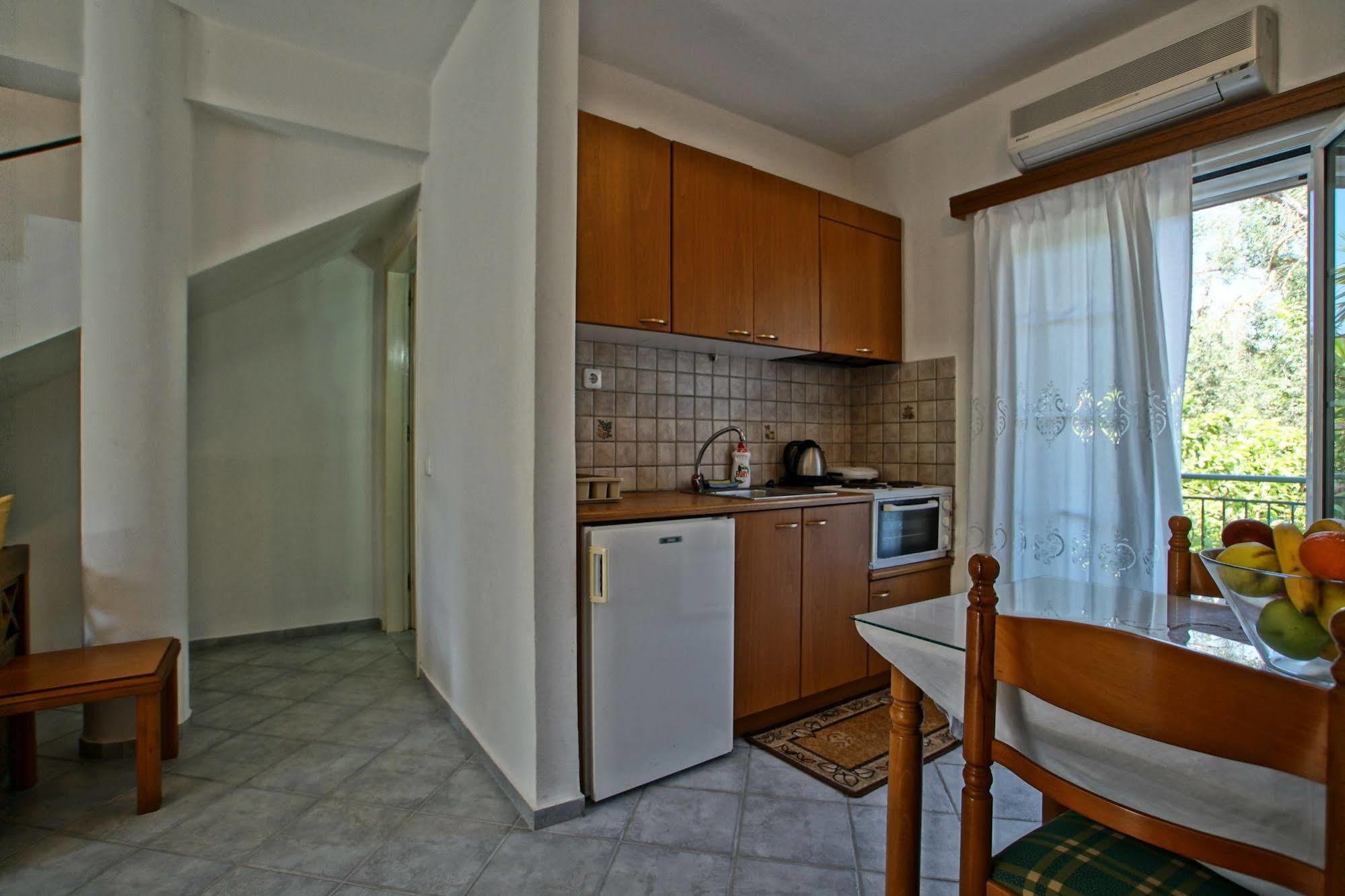 Chrisanthi Apartments Sívota Eksteriør bilde